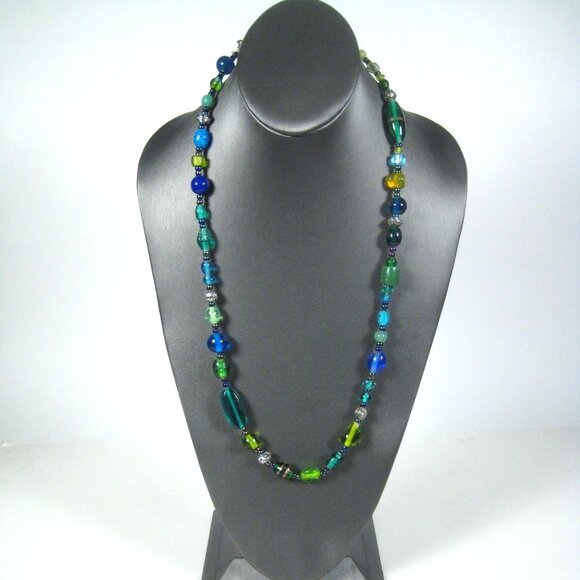Green Glass Beaded Necklace 29 Long Strand Silver Tone Bead - Picture 5 of 9